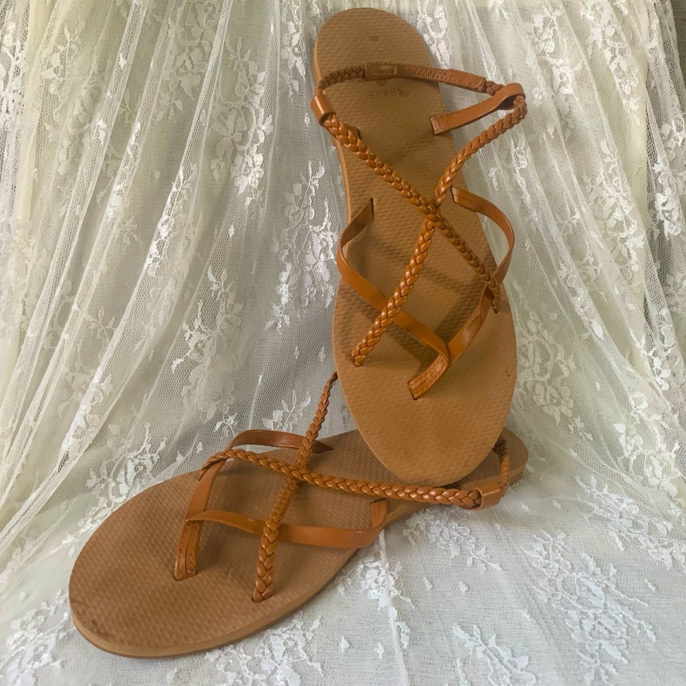 SHADE & SHORE Brown strappy sandal.